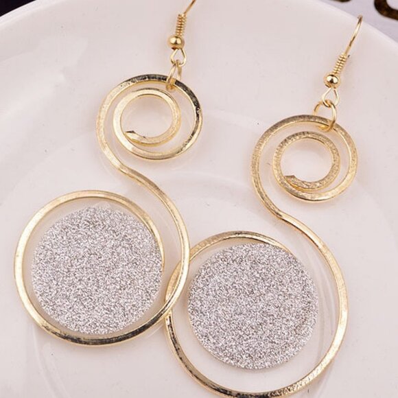 Fashion Statement Frosted Geometric Earrings - Picture 2 of 2